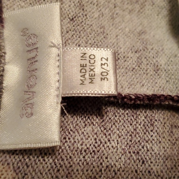 Avenue Purple Floral Keyhole Front Top Women's Plus Size 30/32 - Picture 8 of 9